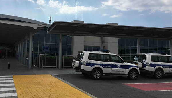 Кокаин в шоколаде – полиция аэропорта Ларнаки арестовала наркокурьера | CypLIVE