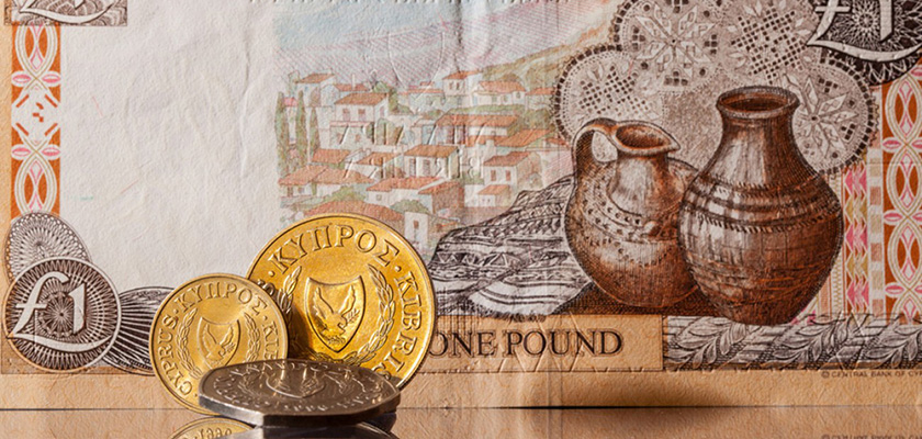 На Кипре завершен обмен фунтов на евро | CypLIVE
