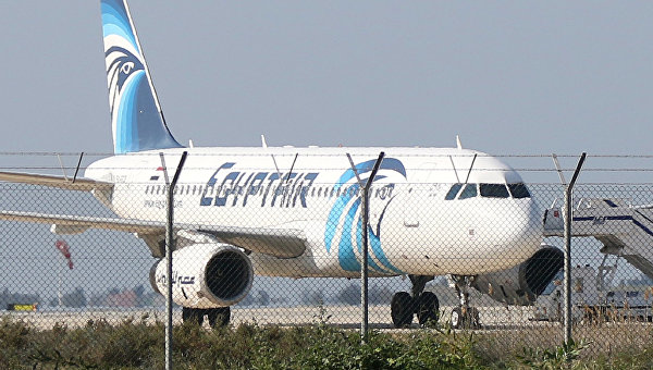 Угонщик египетского лайнера потребовал дозаправки для полета в Турцию | CypLIVE