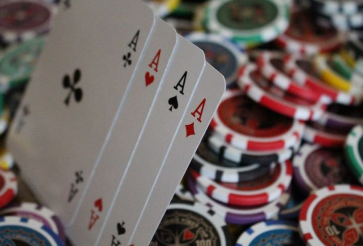 В нелегальном казино в Трахони задержаны 33 человека 