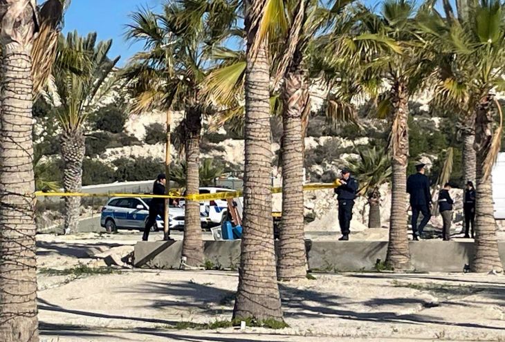 На Кипре совершено вооружение ограбление: около 30 посетителей таверны лишились денег, драгоценностей, мобильных телефонов и ключей от машин 