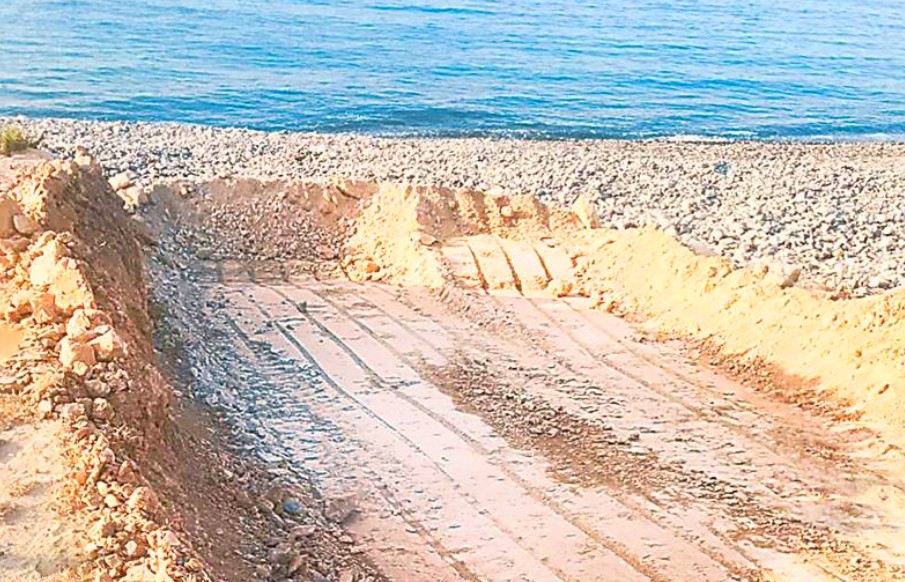 Экскаватор сравнял часть пляжа Зиги незаконно - Вестник Кипра
