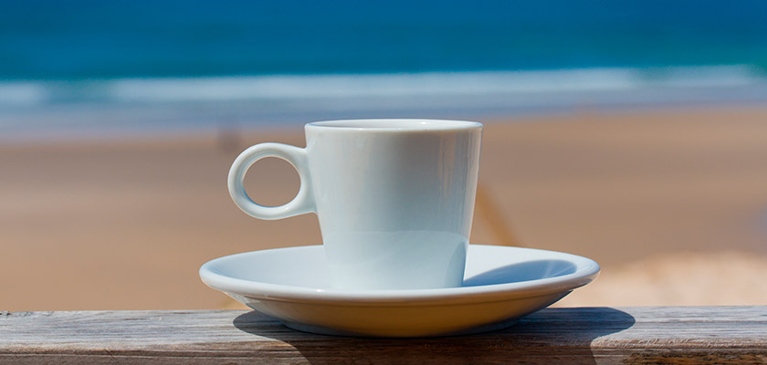 Сколько стоит чашка кофе на кипрском пляже? | CypLIVE