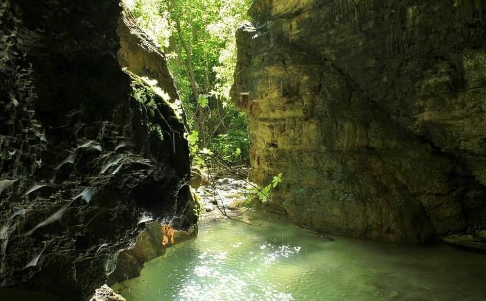 Посмотрите на необычную пещеру с озером - Вестник Кипра