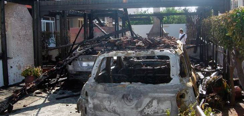 На выходных в Ларнаке сожгли две машины | CypLIVE