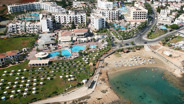 Бастующий Кипр: на очереди отельеры