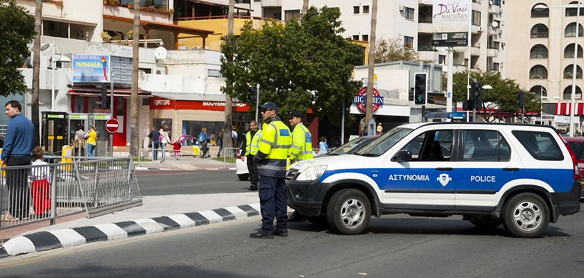 Полиция Кипра проверяет чем заняты руки водителей | CypLIVE
