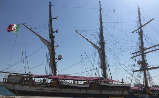 Винтажное судно в порту Ларнаки - Вестник Кипра