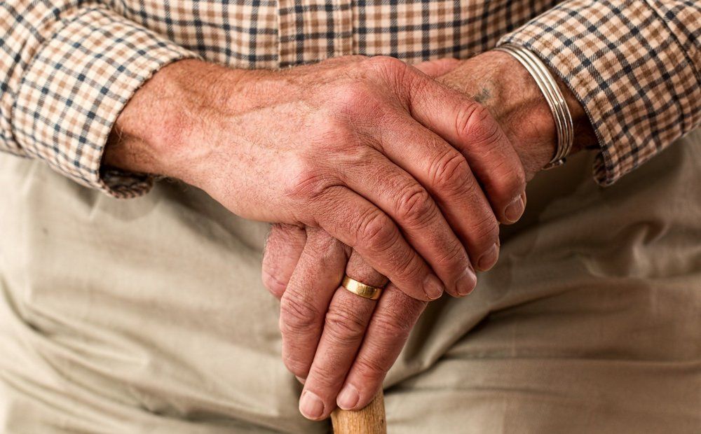 Вестник Кипра - Одиночество и болезни: как карантин влияет на пожилых?