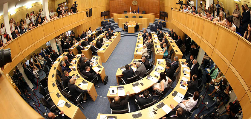 Депутаты Кипра могут позавидовать зарплате европейских чиновников | CypLIVE
