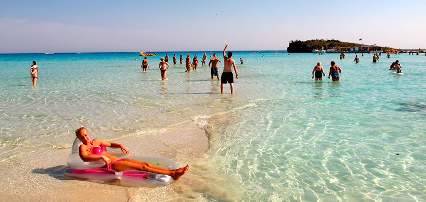День на пляже Кипра обойдется в 21 евро | CypLIVE