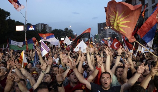Власть и оппозиция в Македонии договорились о проведении досрочных парламентских выборов