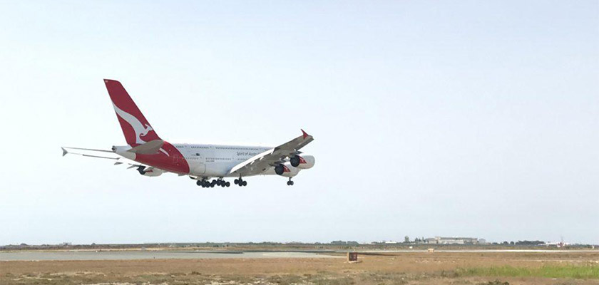 Крупнейший пассажирский самолет сел на Кипре | CypLIVE