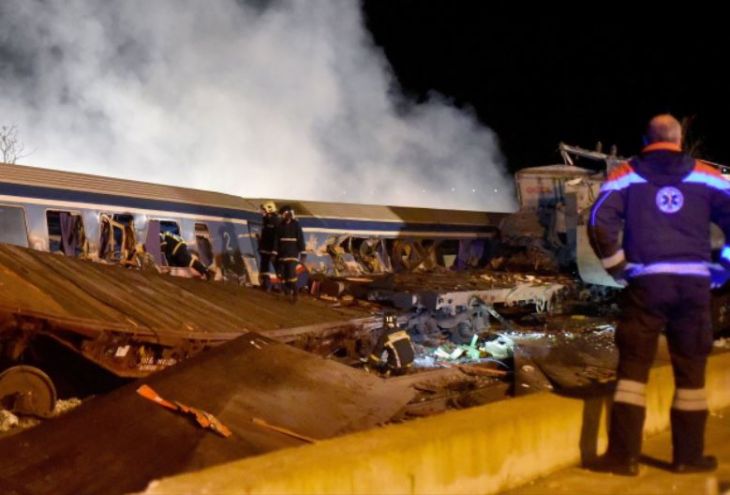 В Греции столкнулись два поезда. Десятки человек погибли и ранены 