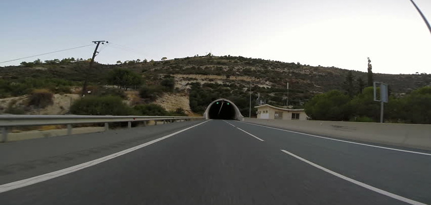 Ремонтные работы в тоннеле на трассе Пафос-Лимассол | CypLIVE