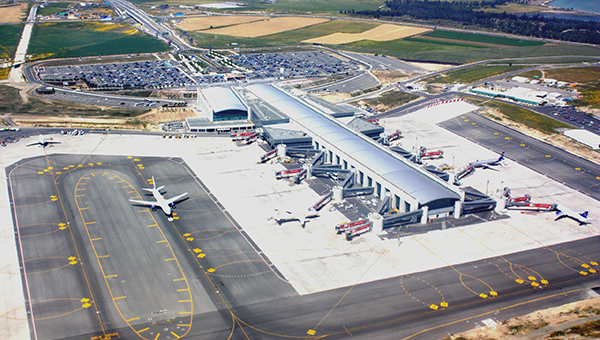 Аэропорты Кипра испытывают пиковую нагрузку