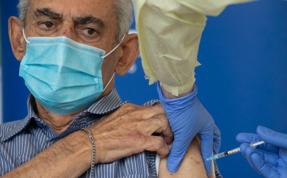 Вестник Кипра - Массовая вакцинация людей 80+ закончится в феврале