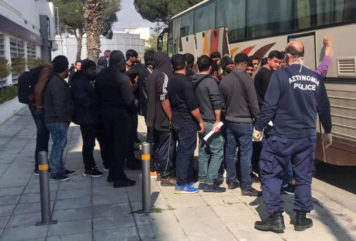 Минздрав Кипра будет тестировать на Covid-19 всех прибывающих через буферную зону мигрантов 