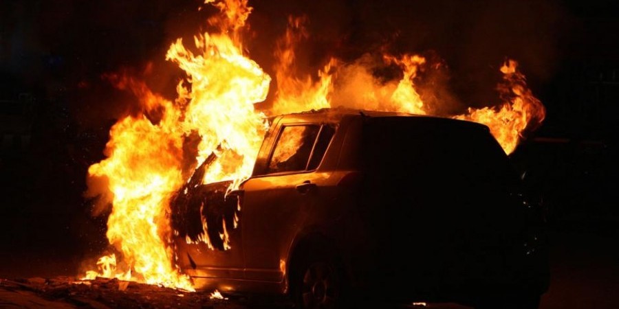 За ночь в Лимассоле сгорели три автомобиля - Вестник Кипра