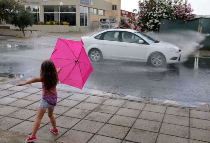 На Кипре введен «желтый» уровень погодной опасности из-за ливней с грозами и градом 