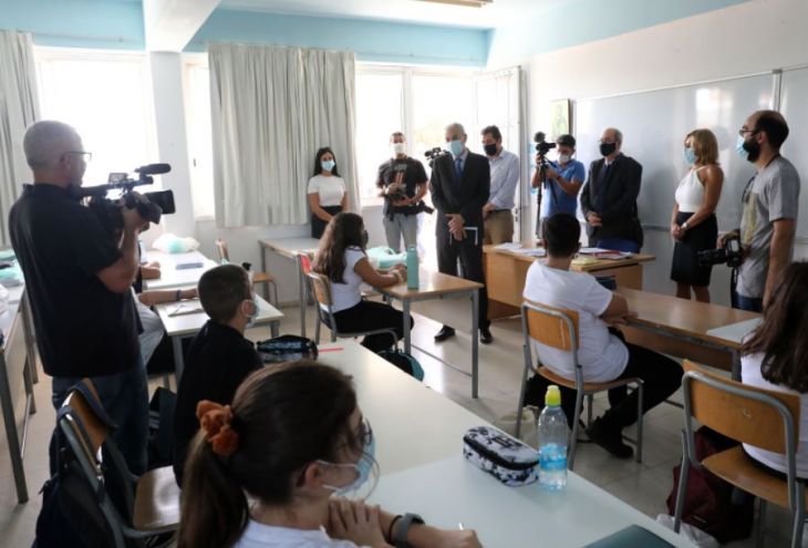 Минобразования Кипра хочет установить в госшколах кондиционеры на солнечных батареях 
