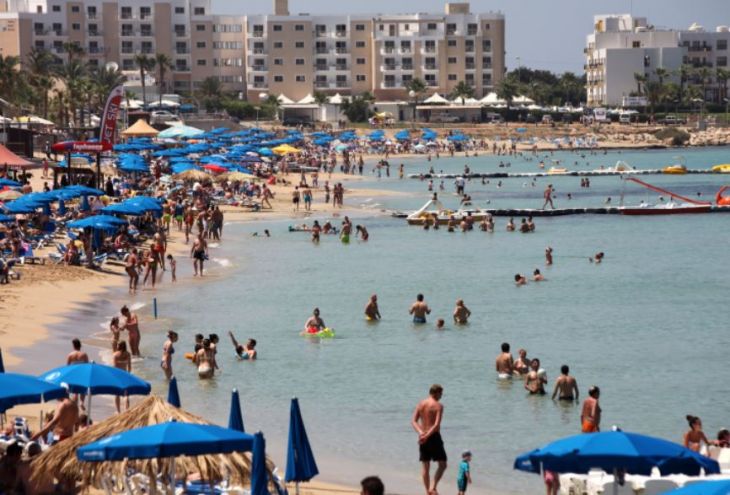 Заплатить 377 тысяч рублей за путевки на Кипр и не отдохнуть